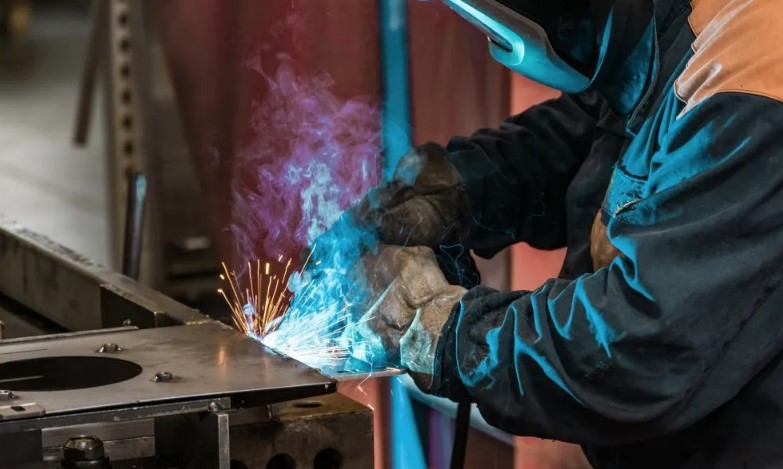 The Benefits of Choosing a Local Metal Fabrication Service